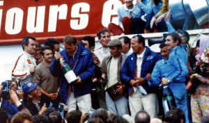 Dan-Gurney-AJ-Foyt-Le-Mans-Victory-Champagne-700x414